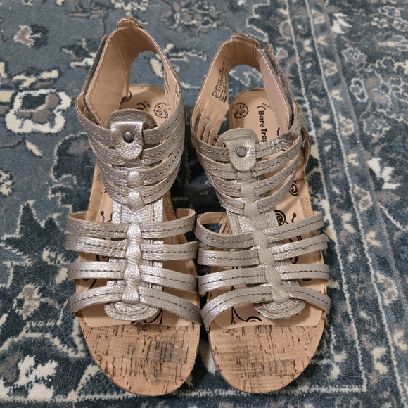 Elegant Metallic Sandals for Women - Picture 2 of 9